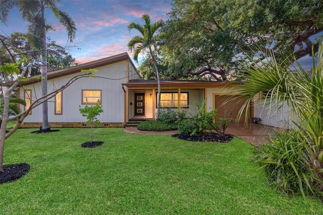 Building Photo - 4926 Camellia Way S
