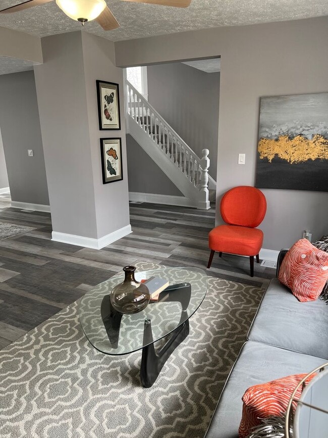 Building Photo - Gorgeous 4 bed, 2.5 bath stunner in Lakewood!