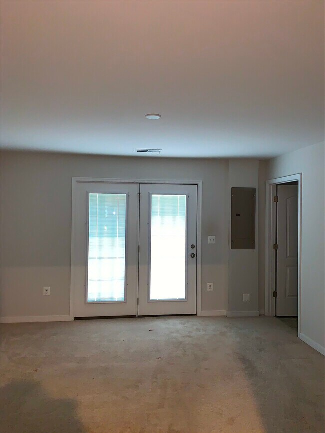 Building Photo - 1419 Kerr Dr