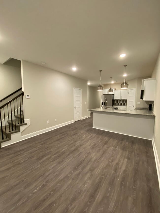 Building Photo - 1040 Glenkirk Dr