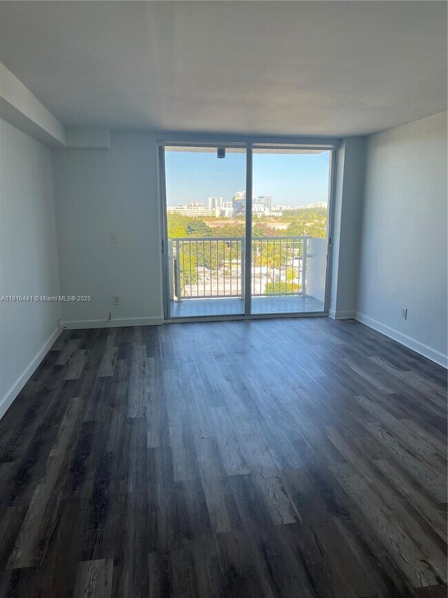 Foto del edificio - 2020 NE 135th St