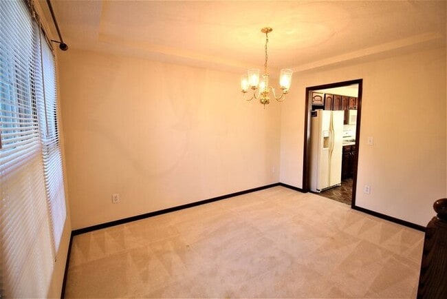 Building Photo - 5147 St Laurent Dr
