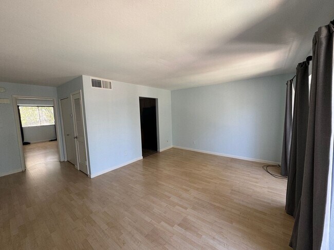 Building Photo - **ALL UTILITIES INCLUDED** GATED 1 BEDROOM...