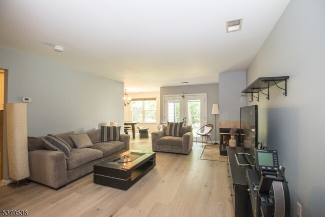 Building Photo - 15 Andover Cir