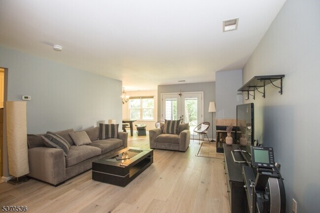 Foto del edificio - 15 Andover Cir