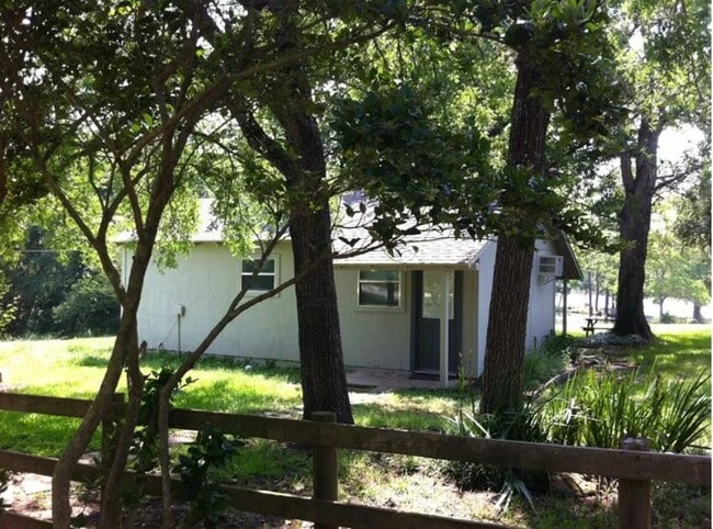 Foto del edificio - 2156 Placid Dr E