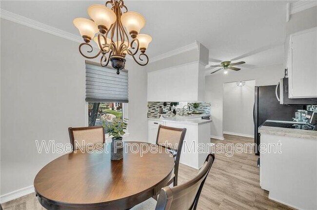 Building Photo - 305 NW Shamrock Ave