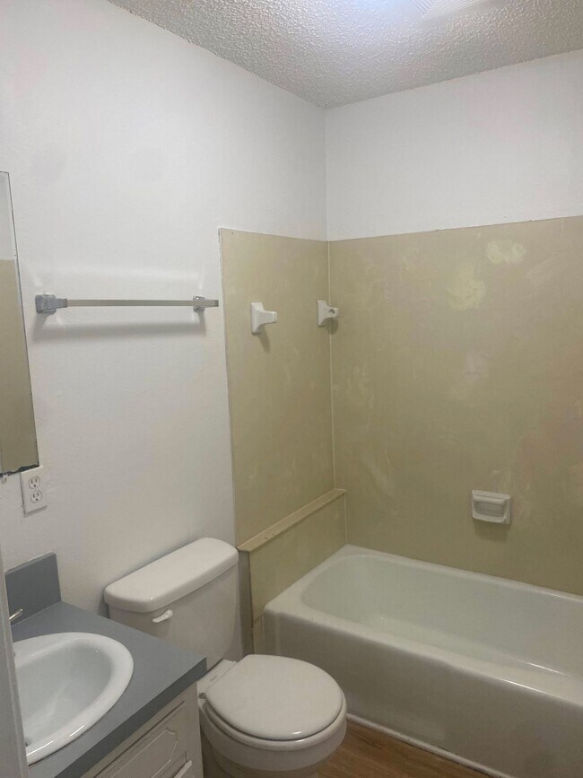 Building Photo - 300 Rials Dr