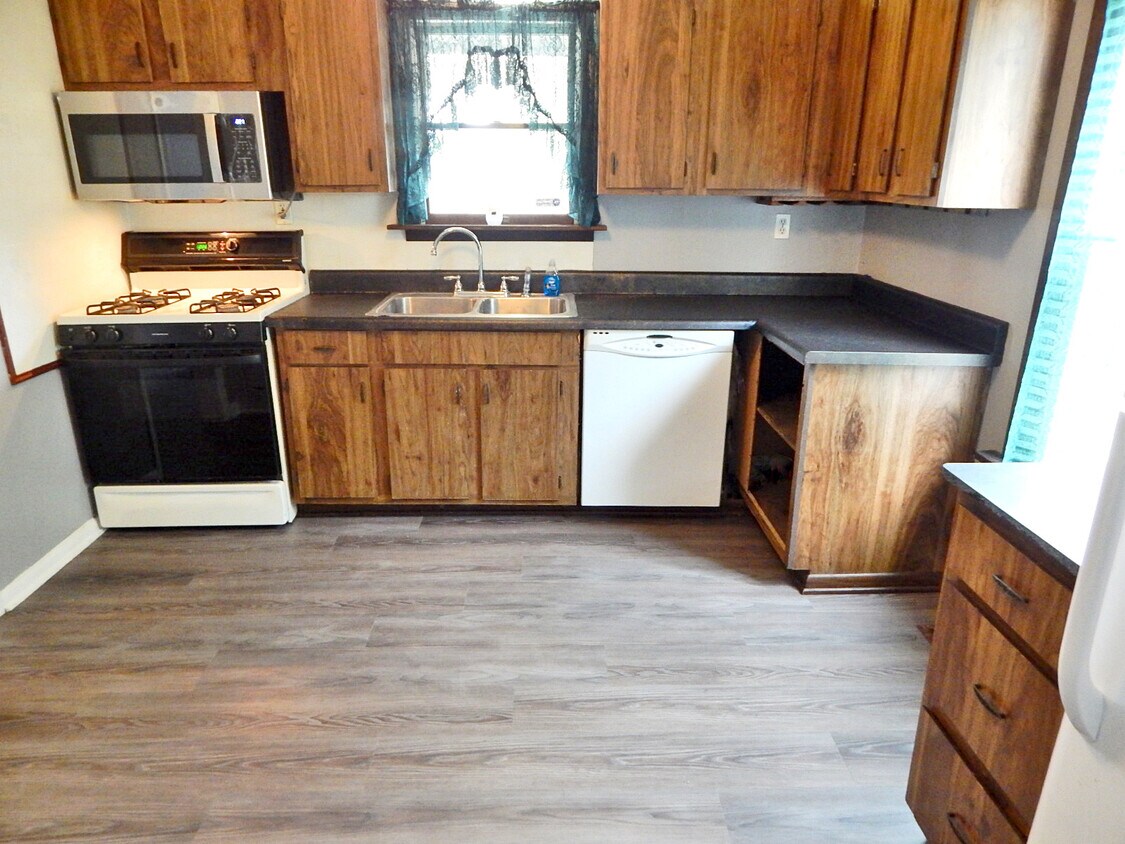 Foto principal - 210 E Maple Ave