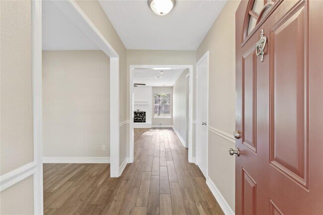 Foto del edificio - 25814 Leafywood Dr