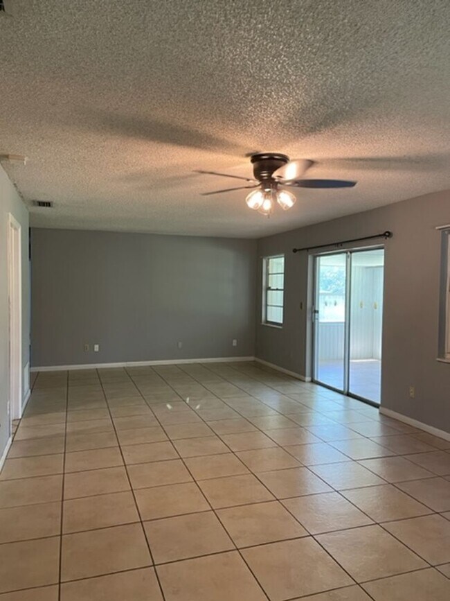 Foto del edificio - 3/2 SFR nearby to Lakefront Park in Saint ...