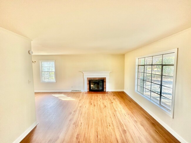 Building Photo - 1498 Greenwood Ln