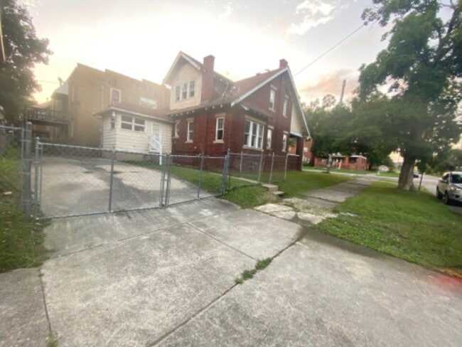 Building Photo - 1149 9th Ave