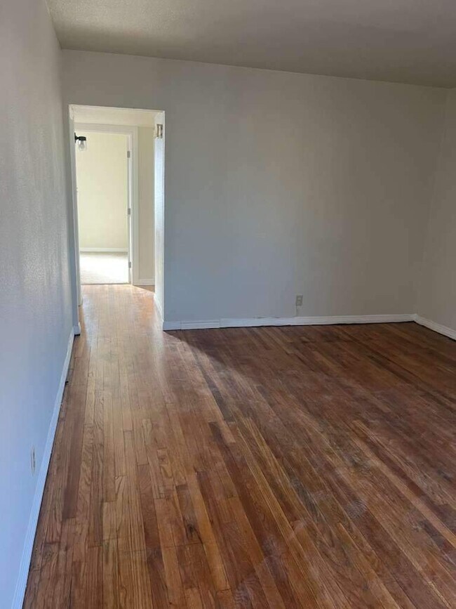 Foto del edificio - 4016 Tompkins Rd