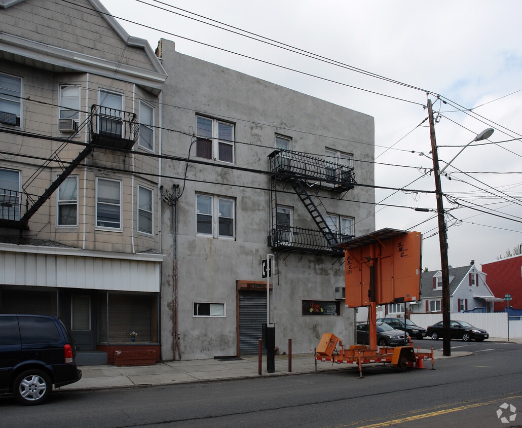Building Photo - 99 Avenue E
