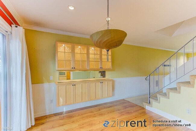 Building Photo - 3 br, 1.5 bath Townhome - 3732 Thistle Way...
