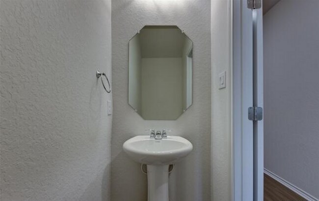 Foto del edificio - BEAUTIFUL NEW CONSTRUCTION IN HIDDENBROOKE