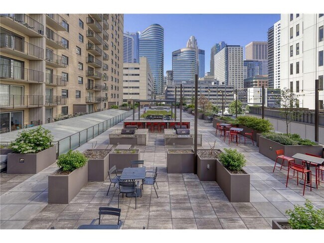 Foto del edificio - 121 Washington Ave S