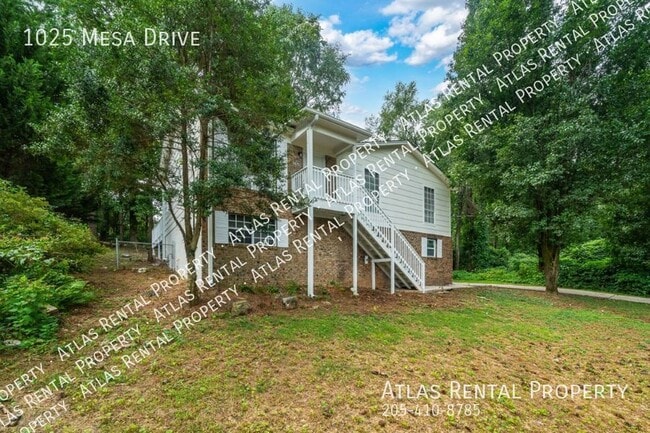 Building Photo - 1025 Mesa Dr