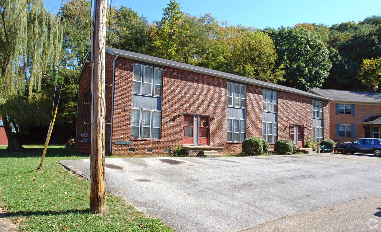Building Photo - 806 Teaberry Rd