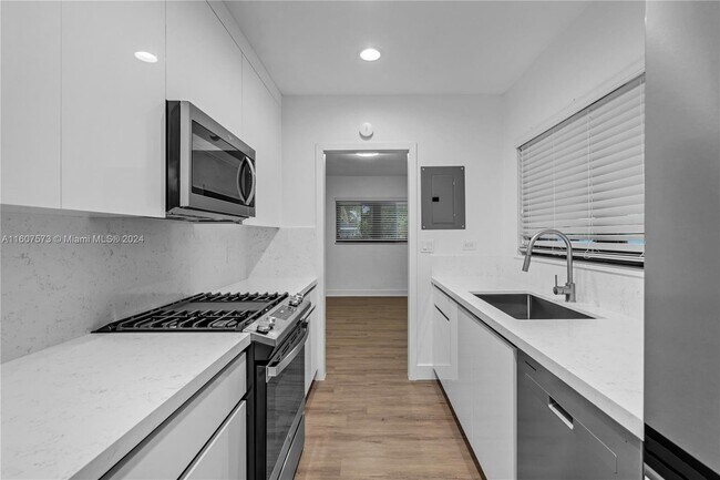 Foto del edificio - 6495 SW 25th St