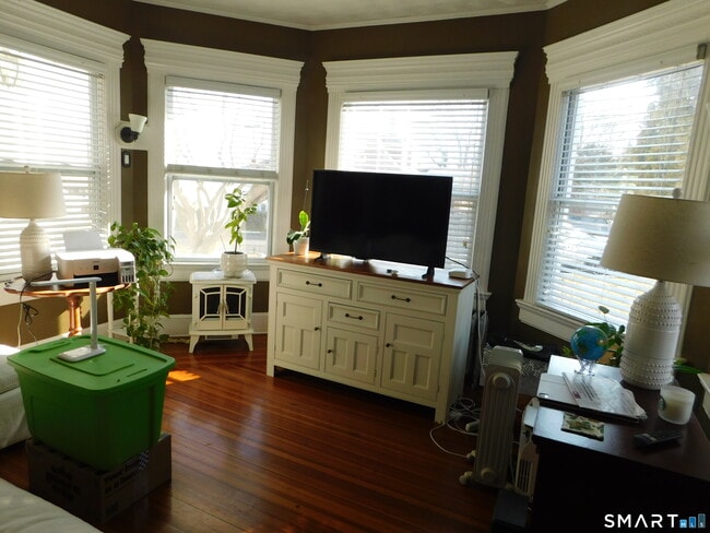 Building Photo - 195 Pequot Ave