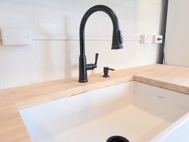 Foto del edificio - 416 Guilford Ave