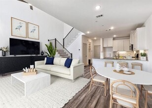 Building Photo - 8925 Phoebe Rd