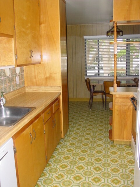 Building Photo - Easy Freeway access