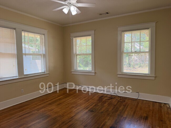Building Photo - 1055 S Cox St