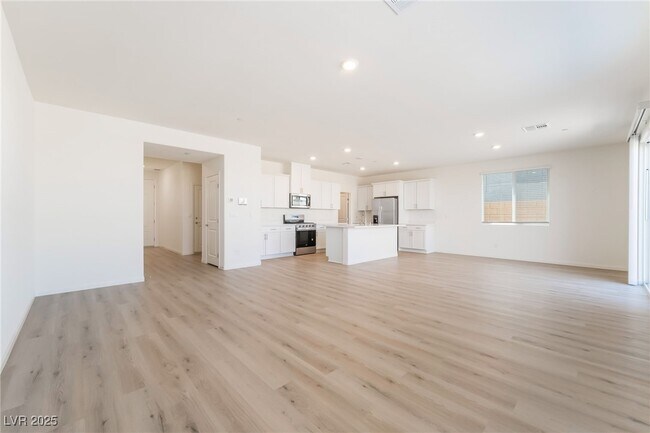 Building Photo - 1027 Gentle Swan