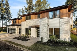 Building Photo - 9206 NE 24th St