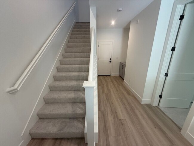 Building Photo - Brand New Townhome in Moonstone Community ...