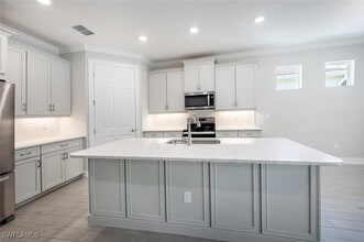 Building Photo - 388 Grace Bay Ln