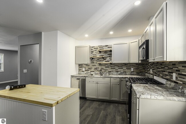 Foto del edificio - 963 N West Silver Lake Rd