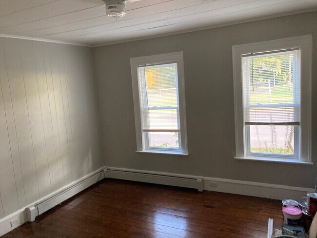 Living Room - 120 W Allen St