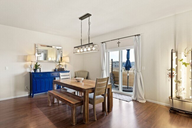 Foto del edificio - $2828 | 5BR/3BA | Beautiful Home in Larson Ranch on Intrepid Way