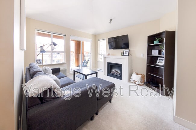 Building Photo - 417-1089 Sunset Drive