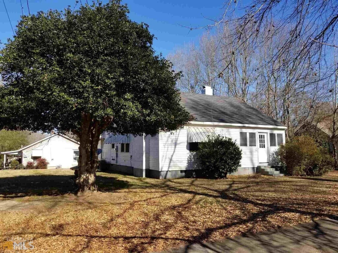 Primary Photo - 711 E Church St