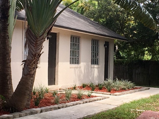 Photo - 599 SW 15th St (Pompano Beach, FL) Apartments