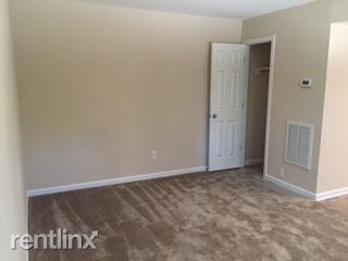 Foto del edificio - 2000 Spring Dr