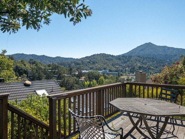 Building Photo - Handsome 4 bed/3 bath, 3-Level Home! PLUS ...