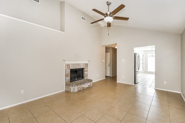 Building Photo - 2500 Ensenada Ln