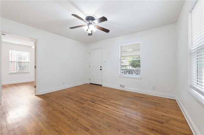 Foto del edificio - 928 E 56th St