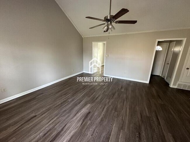 Foto del edificio - 5936 Blackrock - Available Now!