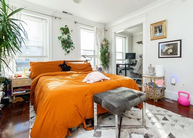 Building Photo - 632 E Broadway