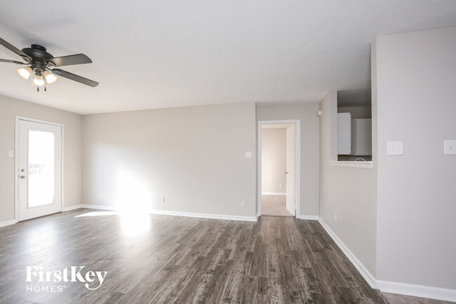 Building Photo - 10913 Miller Dr