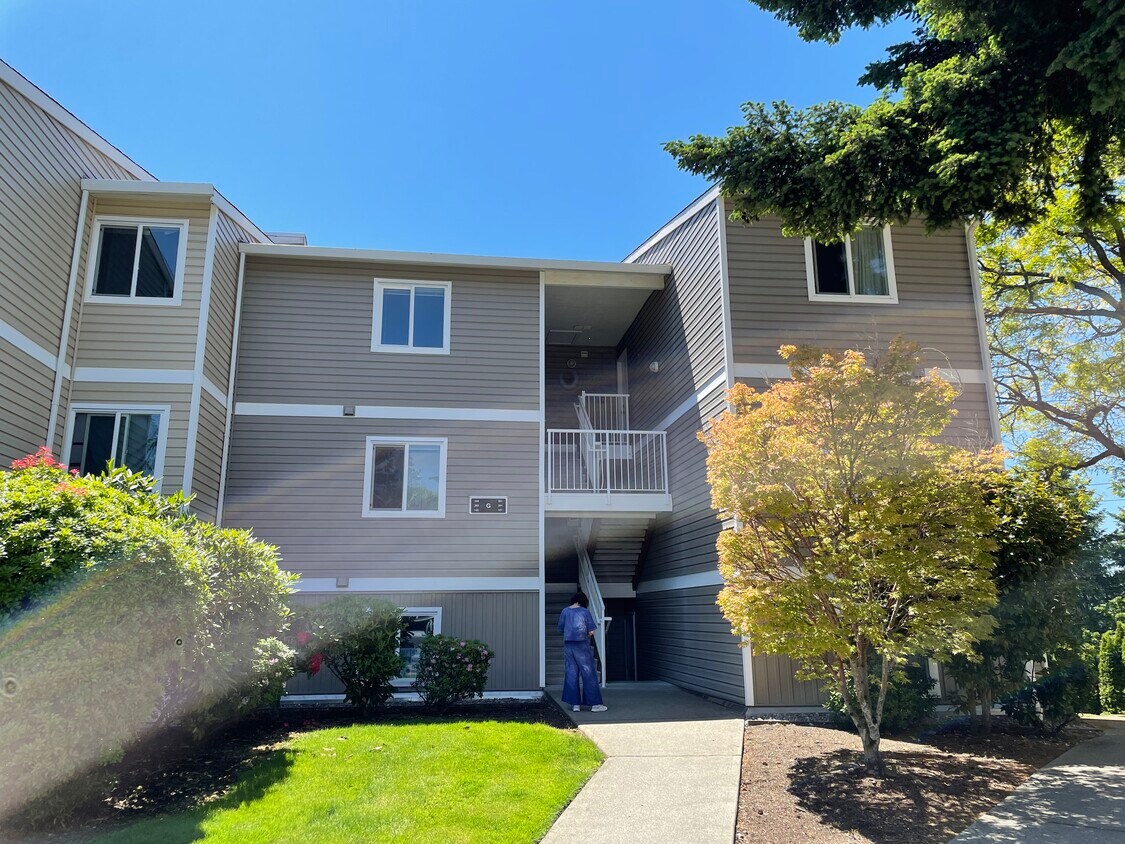 12429 NE 130th Ct Unit G302, Kirkland, WA 98034 Condo for Rent in