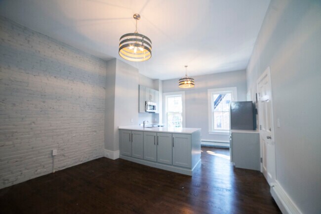 Building Photo - 29 E Springfield St