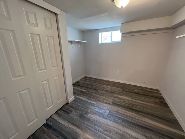 Building Photo - Garden-level 2 bed, 1 bath Half-Duplex in ...